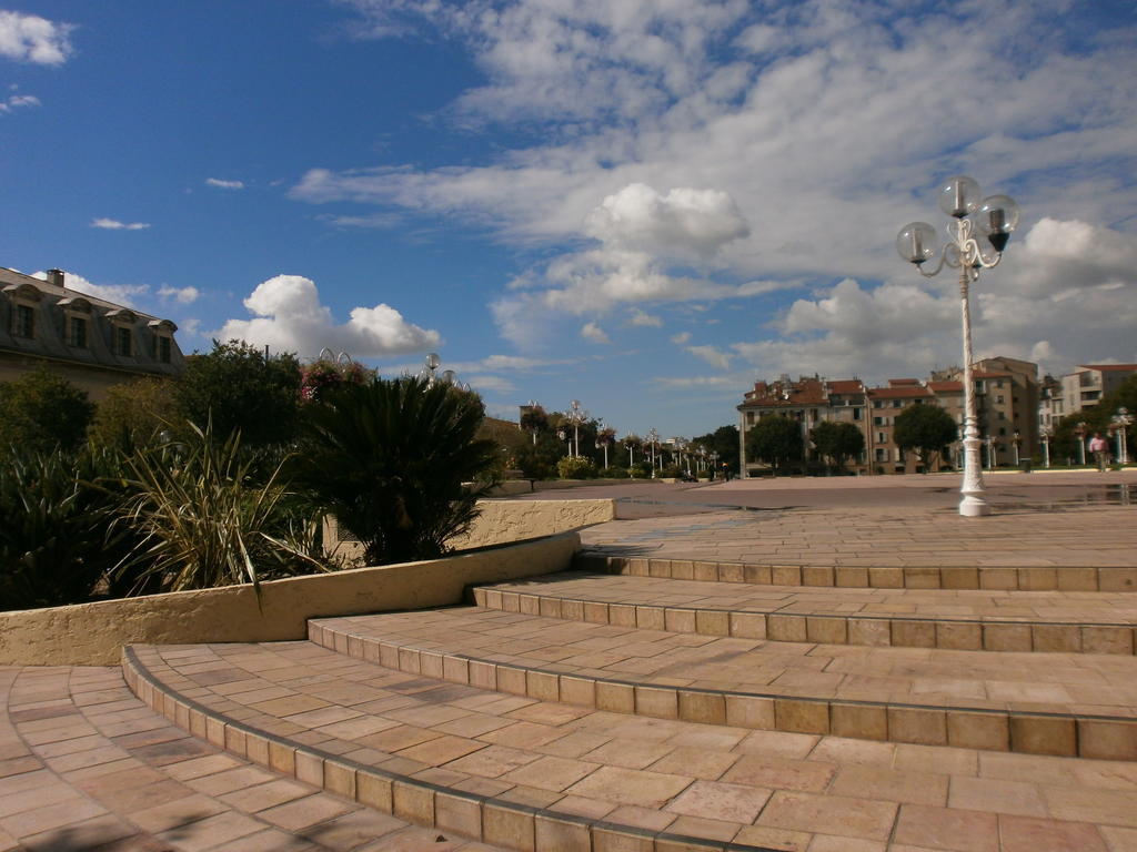 Hotel Bonaparte Тулон Екстериор снимка